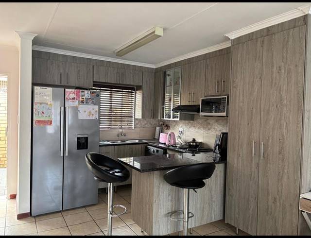 2 BEDROOM TOWNHOUSE FOR SALE IN THE REEDS